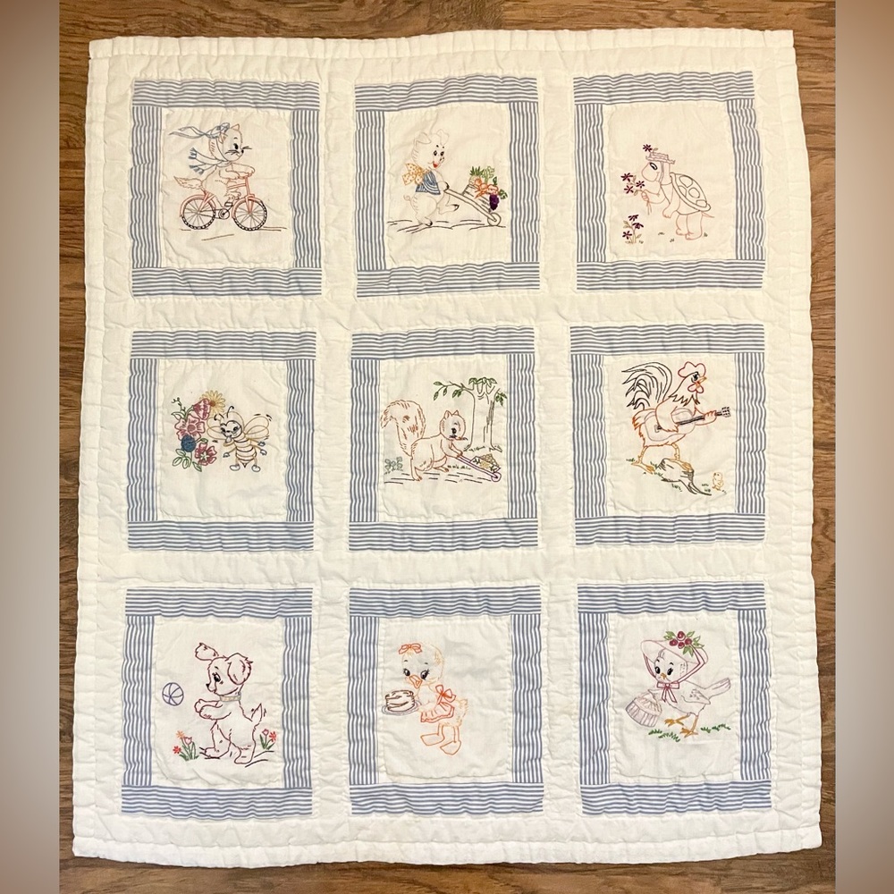 Vintage🪡🧵handmade baby quilt 👶🏻 Embroidered Blanket crib bedding /display